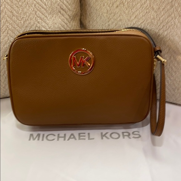 Michael Kors Handbags - NWT Michael Kors Fulton Large Crossbody